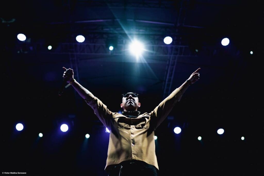 TRAYECTORIA Jota Ele de Los Califunkers, grupo de hip hop mexicano, en el escenario.